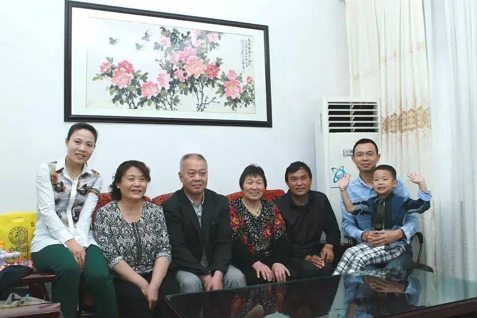 我的爱人高鹤之前是一名光荣的现役军人,就在原77148部队工作,2017