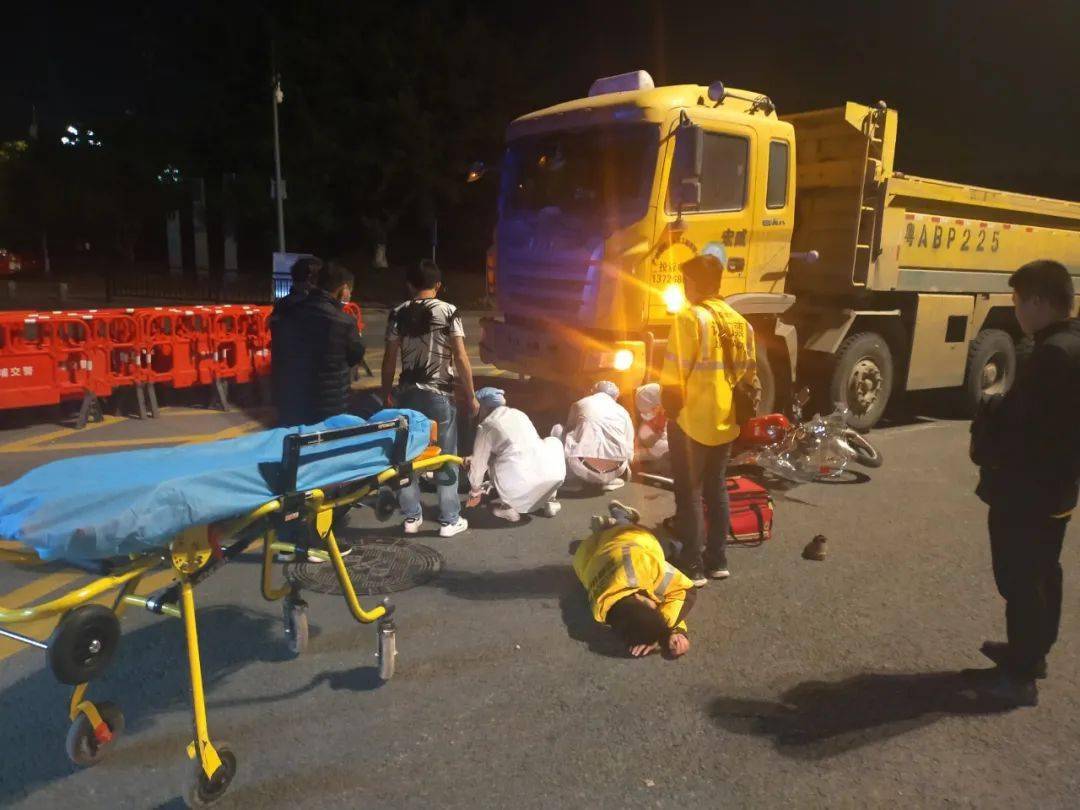 时间是金钱更是生命美团快递员交通事故之殇两位重伤者家属至今联系不