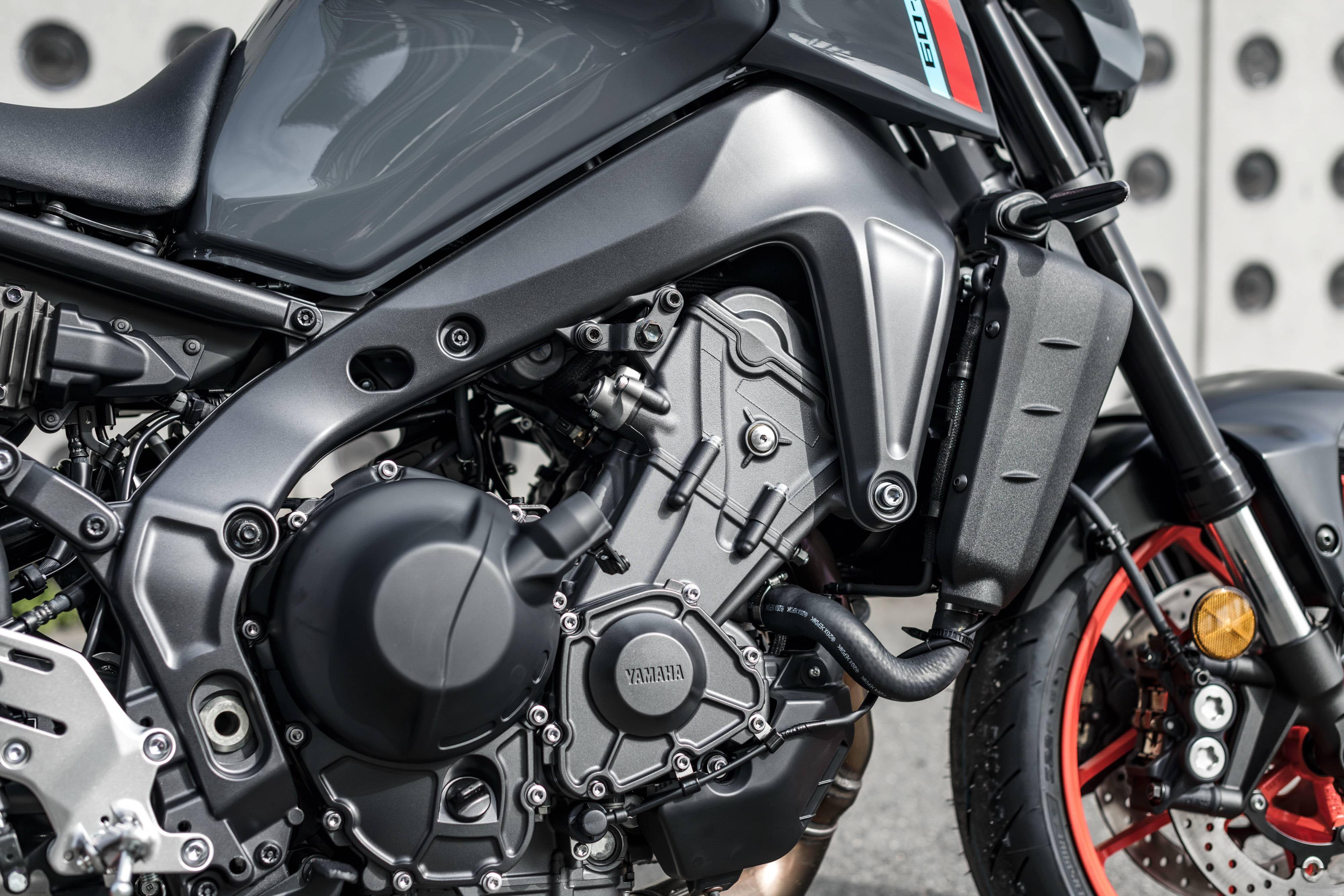 yamaha新一代mt07mt09户外特写