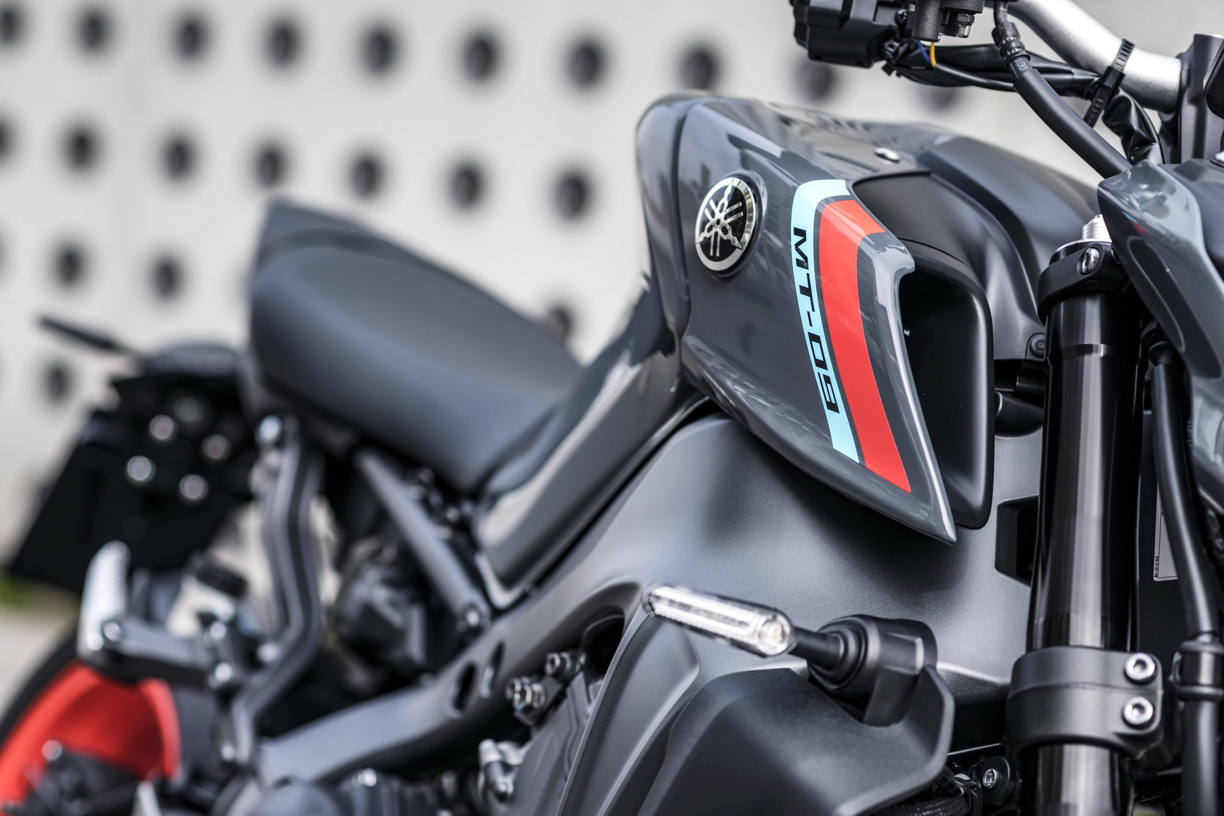 yamaha新一代mt07mt09户外特写