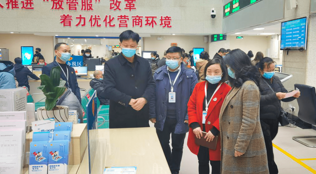 罗仕国到区政务服务大厅调研