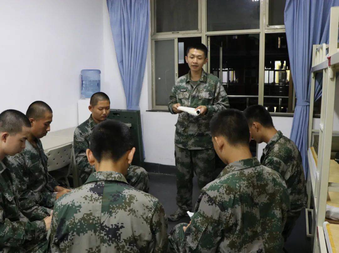 上课啦一起上军校学员的开学第一课