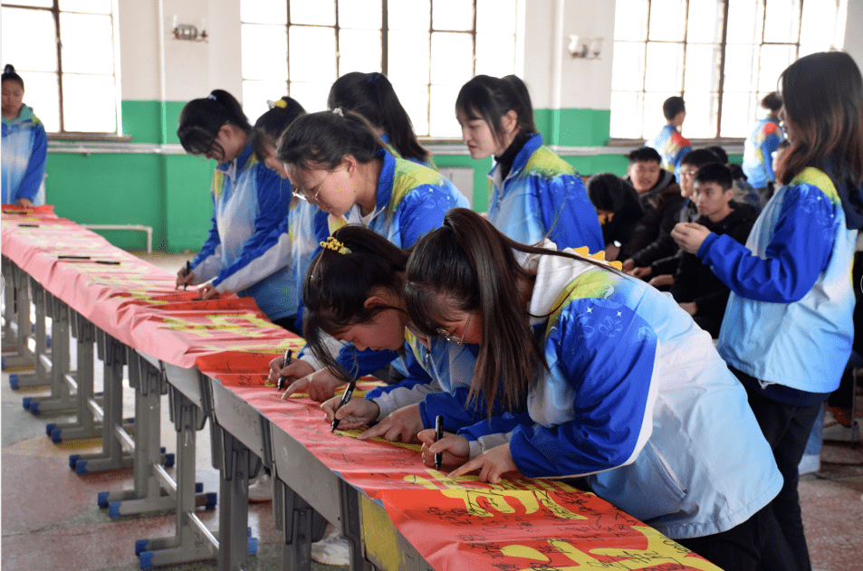 富民学校召开决战高考百日誓师大会