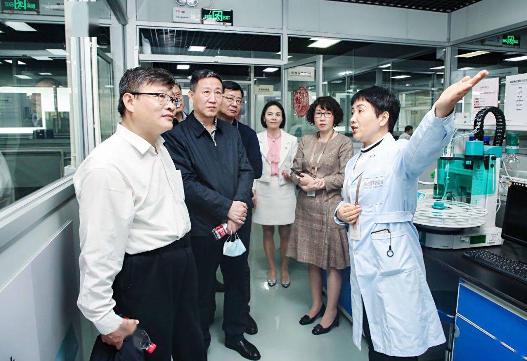 新疆喀什经济开发区管委会及喀什海关领导一行莅临百泰集团参观调研