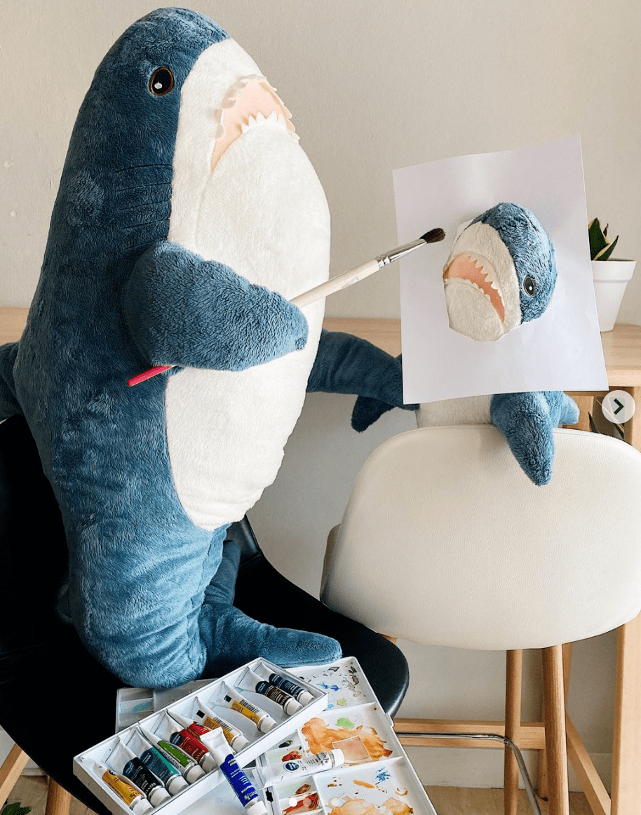 还记得宜家的那条鲨鱼吗它又回来晒娃啦