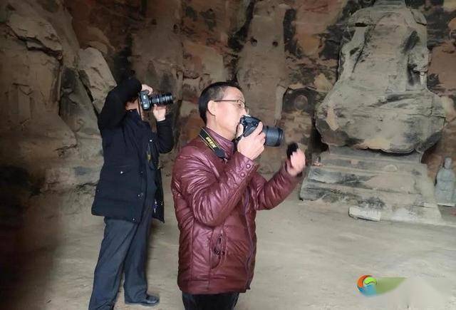 調查隊員在石拱寺石窟調查調查隊員在朝陽洞石窟進行測量本次調查內容