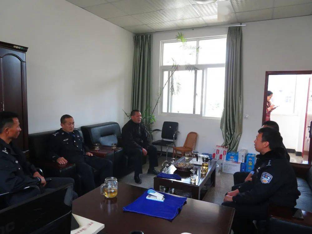 景东三名女子酒后大闹派出所致三名警察不同程度受伤