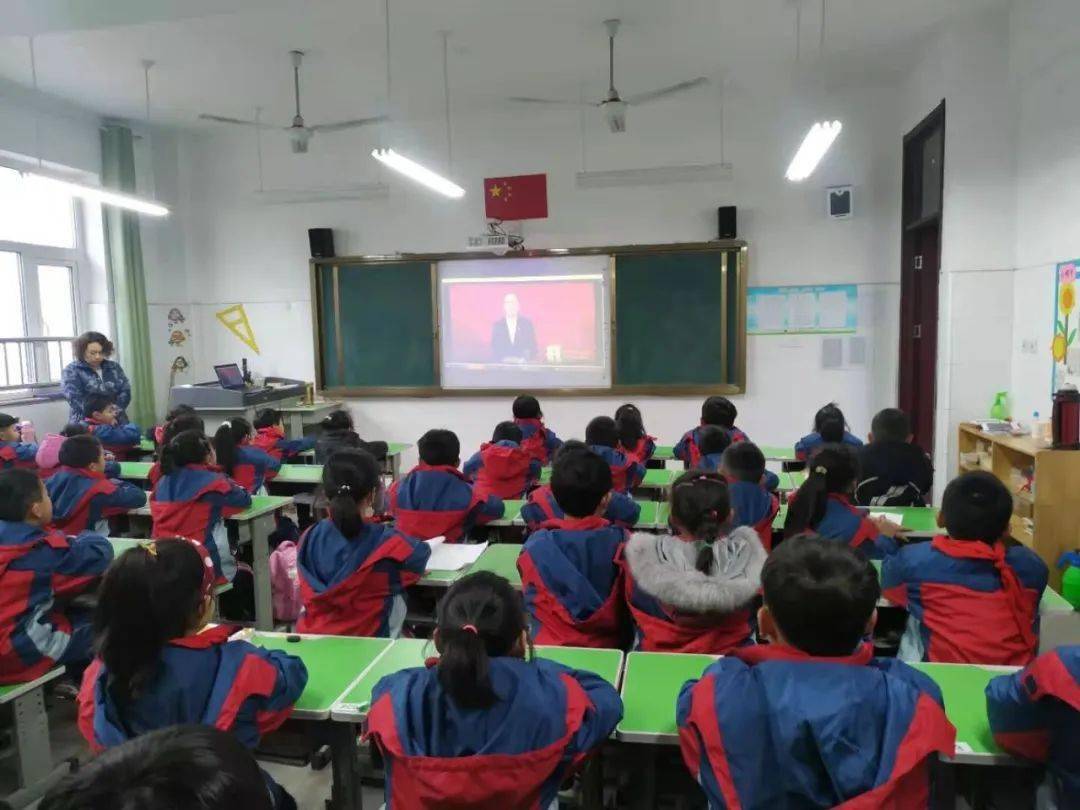 莒县夏庄镇中心小学:致敬新学期莒县长岭镇中心小学:用微笑迎接新学期
