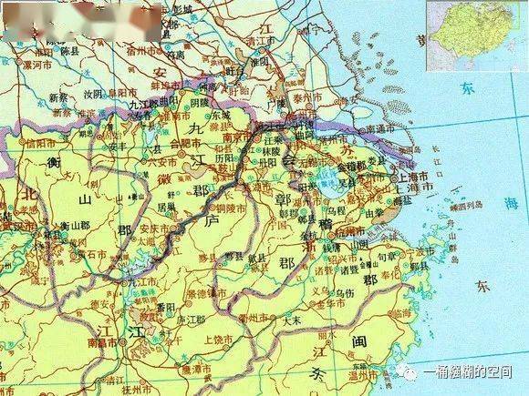 大部分分佈在東北和西北部地區,平均海拔20米,屬大別山遺蹟山脈,包括