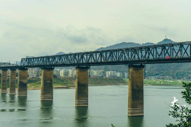 这里是重庆桥都梦开始的地方，从此长江天堑变通途
