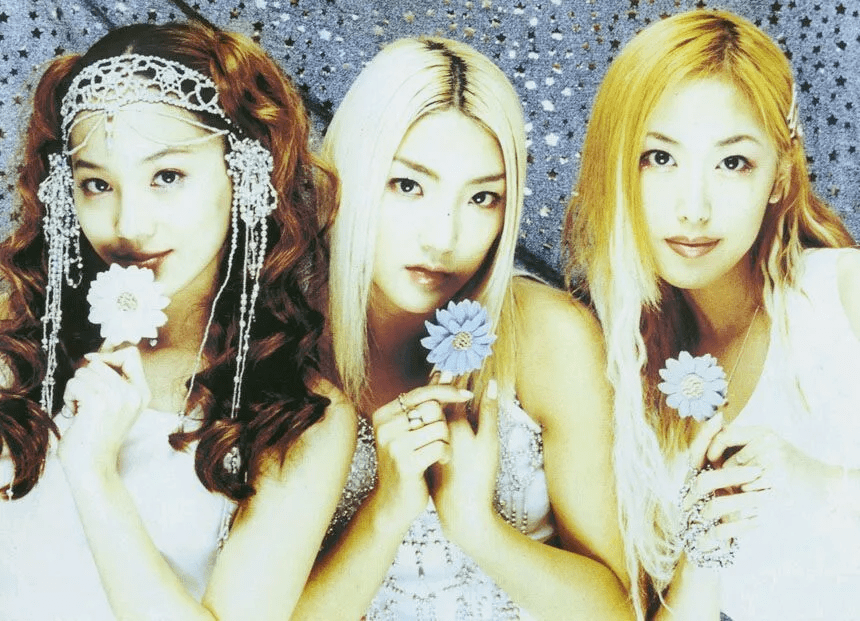 虽然她在演艺圈发展得如火如荼,但1997年欧尼是以组合"s.e.