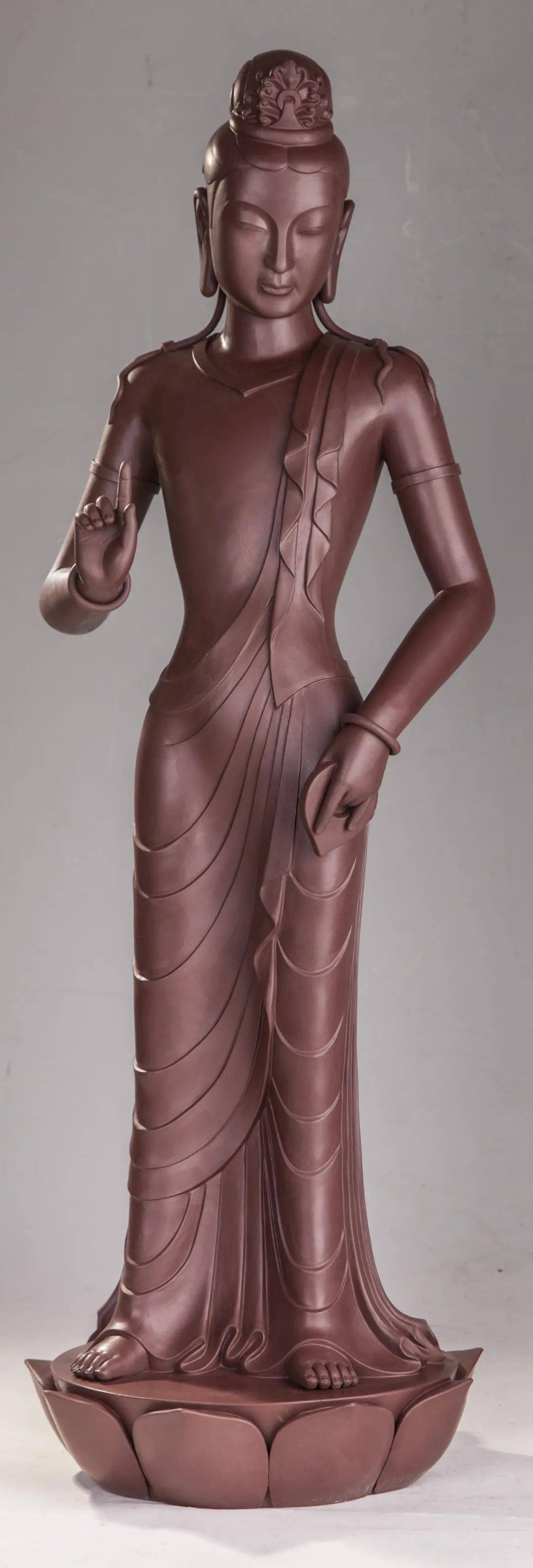 除此之外,周刚涉足紫砂雕塑创作的勇气和执着是由切实的感悟来支撑的