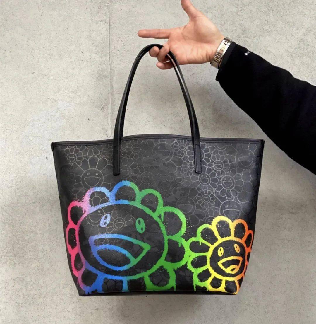 村上隆联名包款真的很少见这次的设计绝对高级