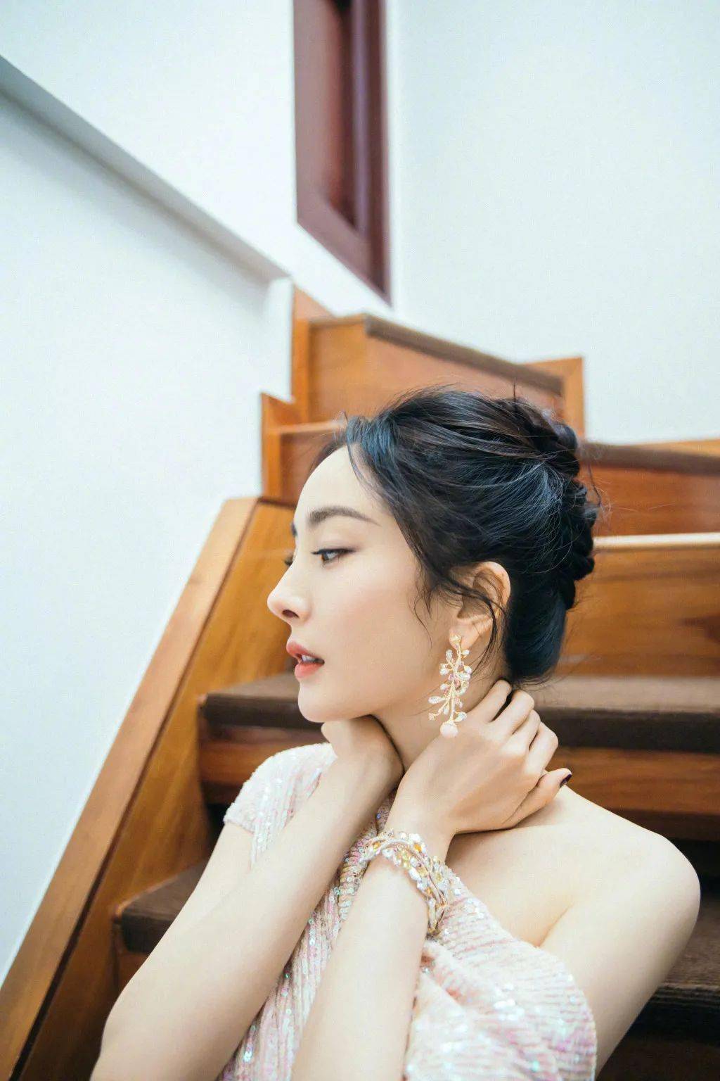 丸子头也能盘出高定感杨幂拿捏住了