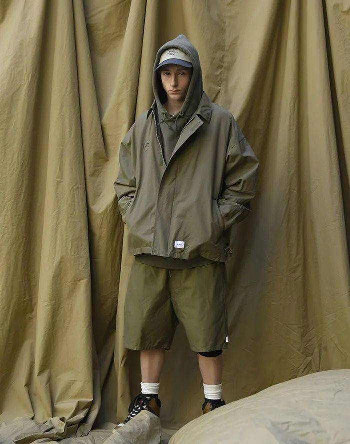 wtaps发布2021春夏系列模特也穿小倒钩