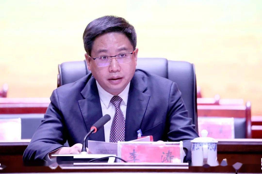 县"两会"人大代表,政协委员党员会议召开