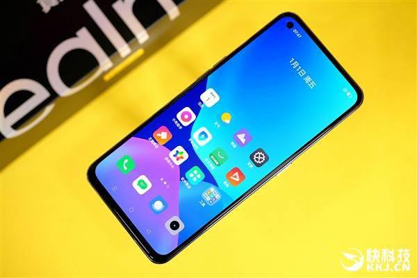 骁龙888仅售2799元！realme GT银河战舰开箱图赏_支持