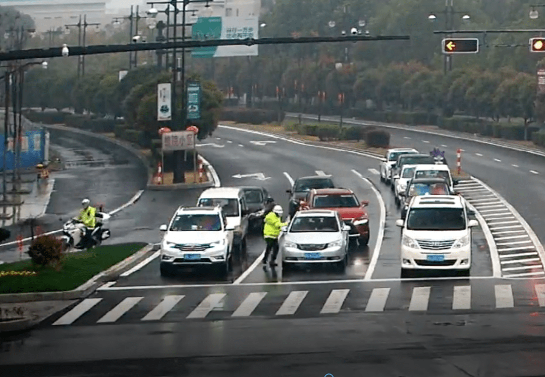 孕妇临产在即又遇早高峰，关键时刻...... _王跃其