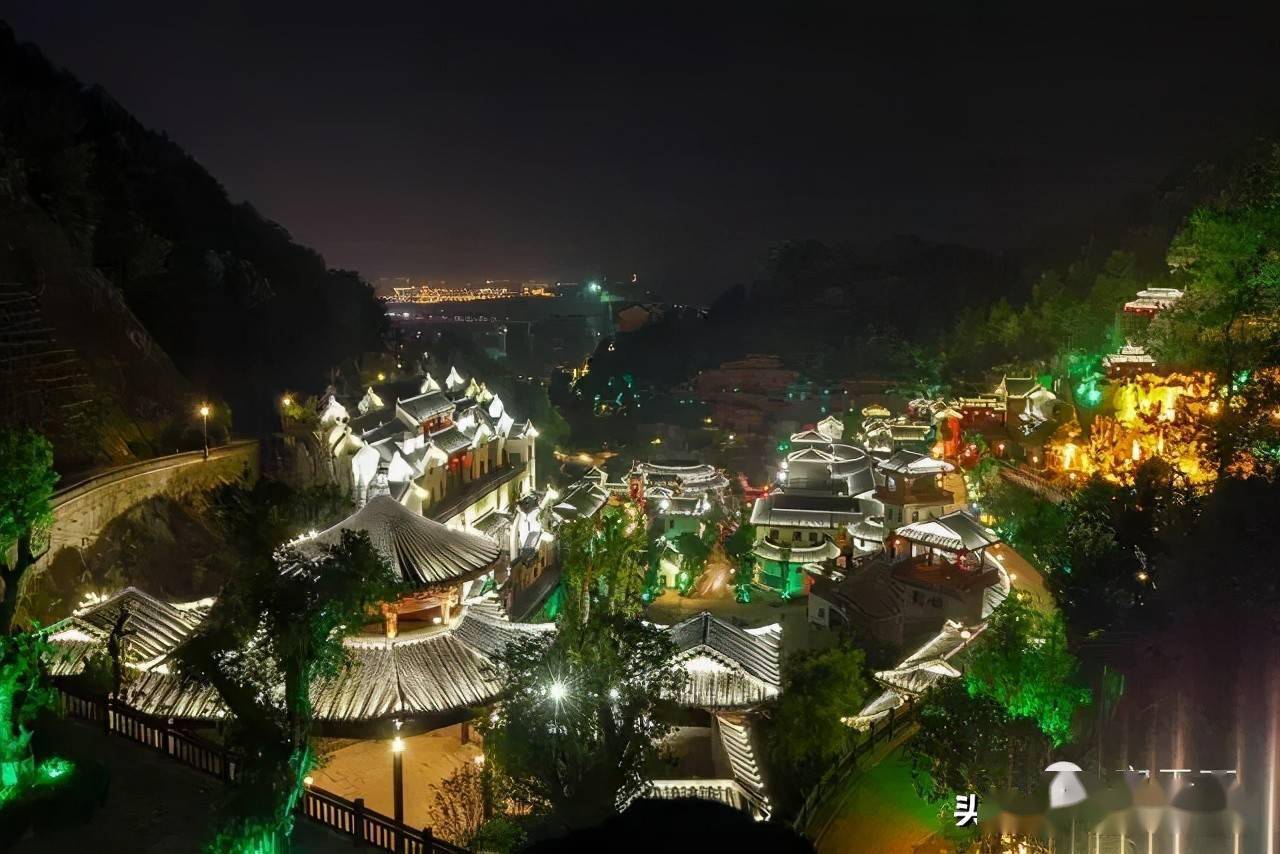 梅州客天下景区夜景图片