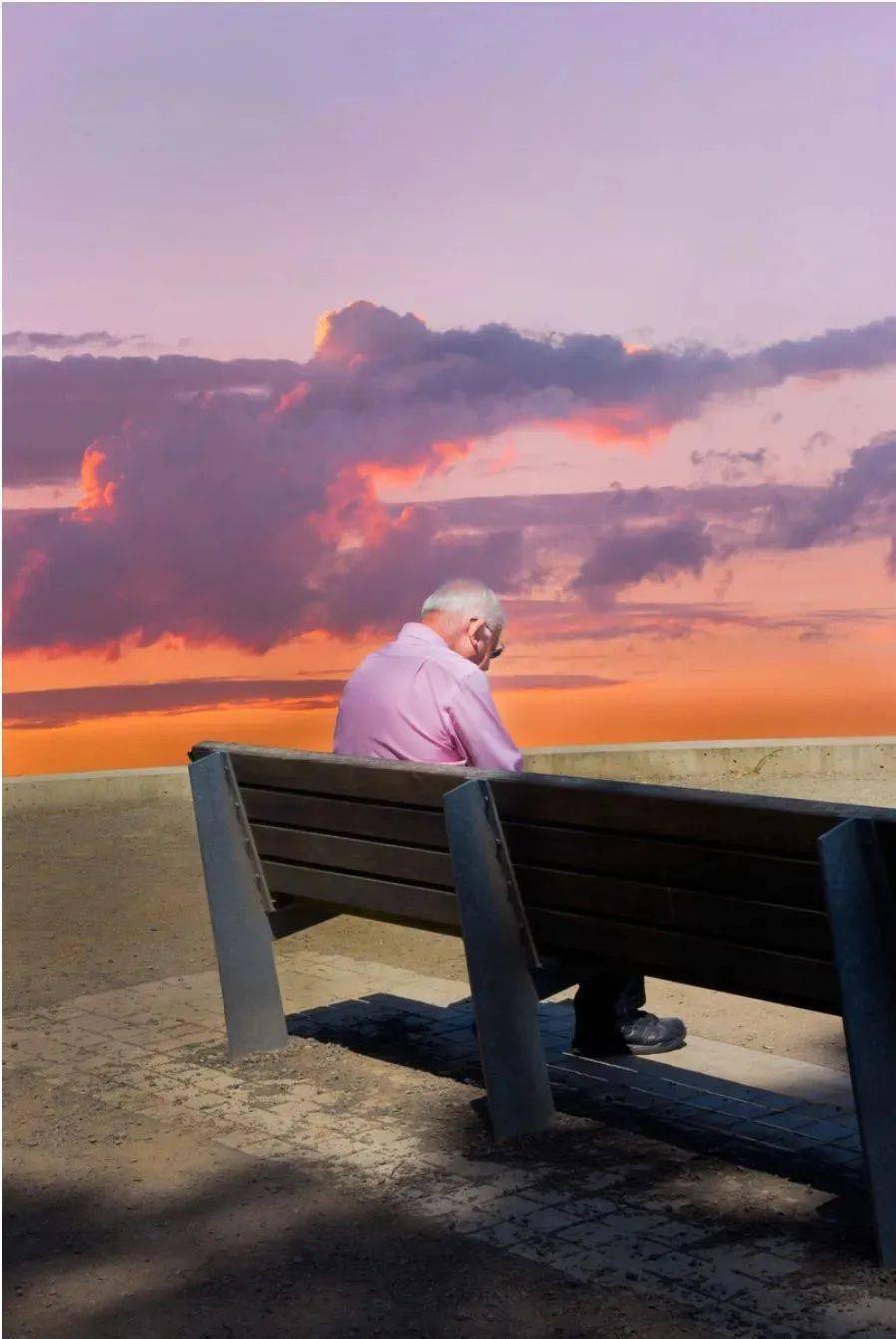 一个老年男人的世态炎凉 老伴去世 我没再婚 兄弟姐妹家走一圈才明白 谁老了都可怜 生活