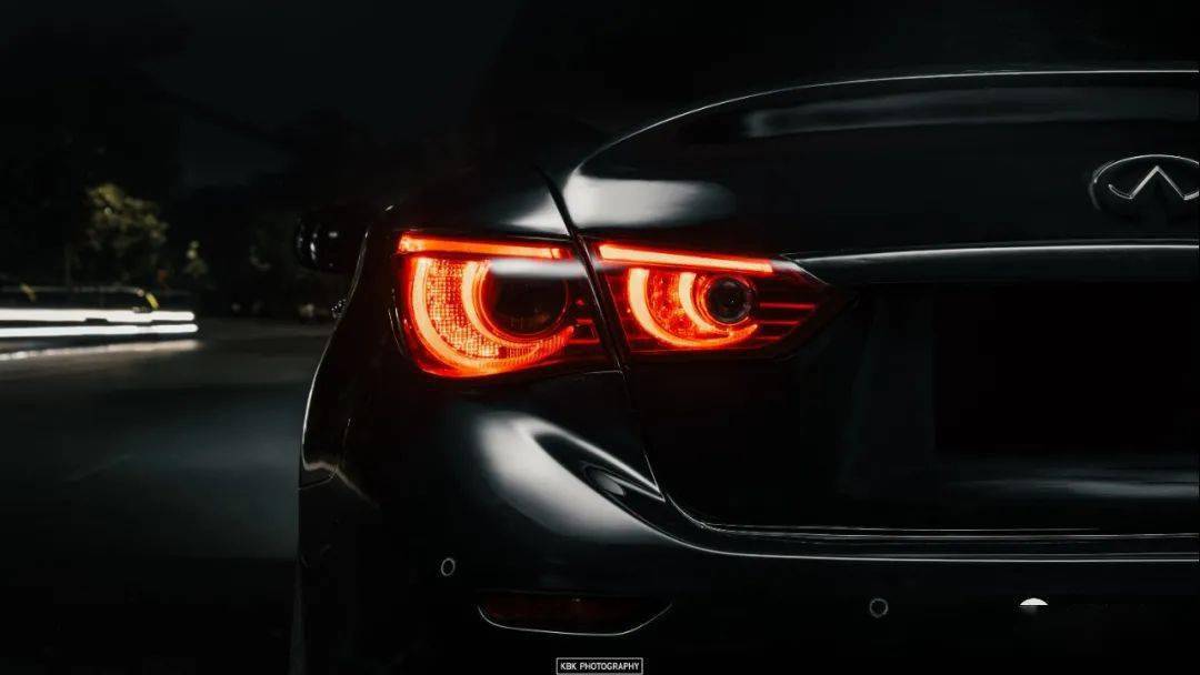 轮上330马力的特调黑武士英菲尼迪q50s,大排量"超跑"可不是样子货