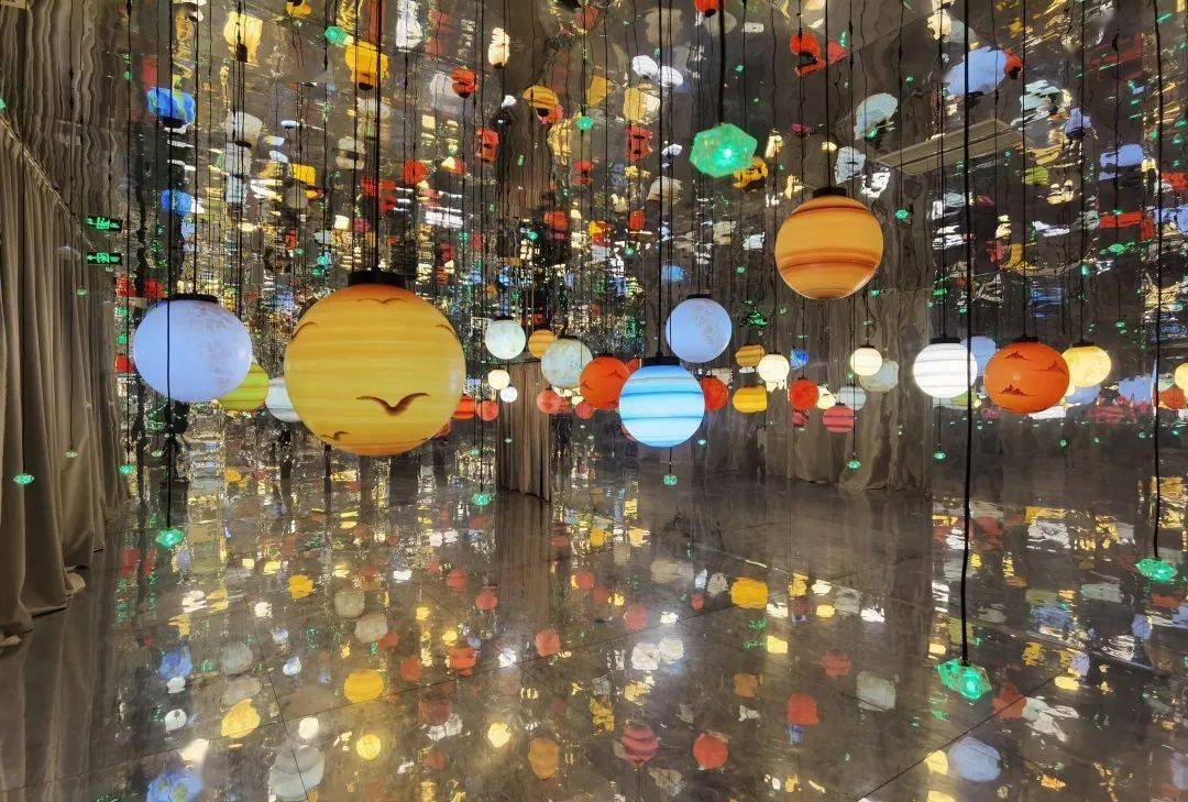 打卡沪上2600㎡网红灵动星球玩转梦幻冰雪世界光之秘影3d艺术馆1晚