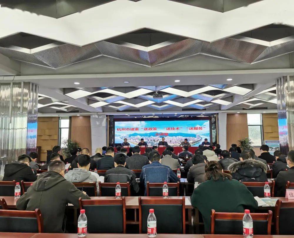 更楼街道美丽城镇建设比起来干起来热起来