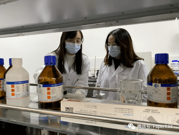 尤雅也迅速组建起了科研团队,如今,在尤雅的团队里,博士后,博士,硕士