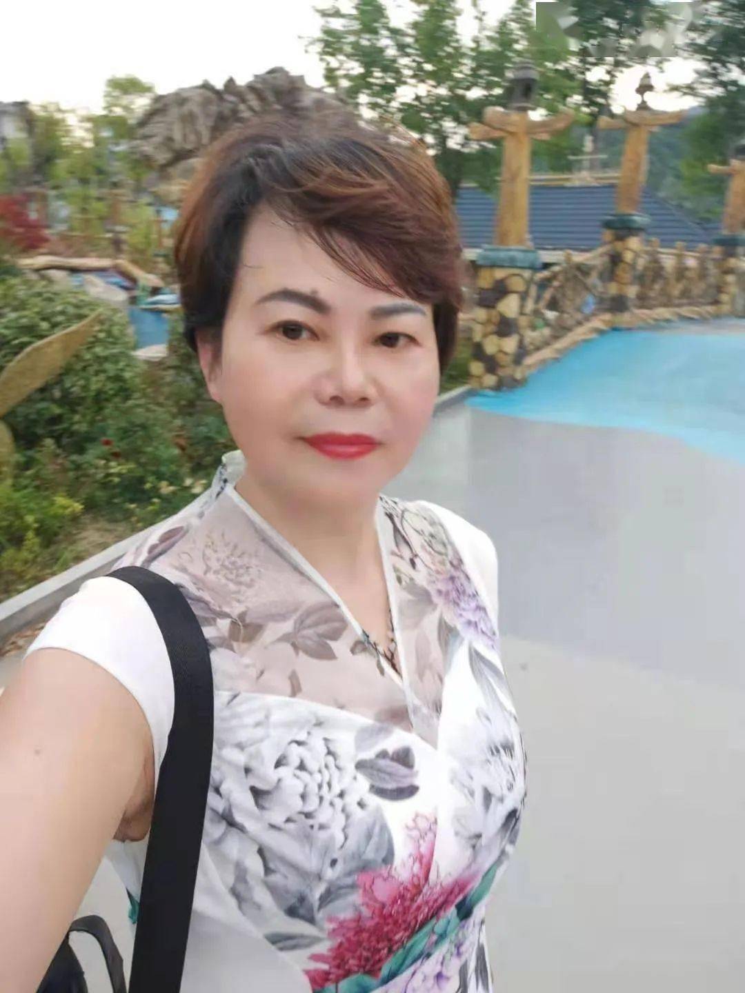 女子商会副秘书长60年代出生的王洪琴从事过农村农业金融工作30余年