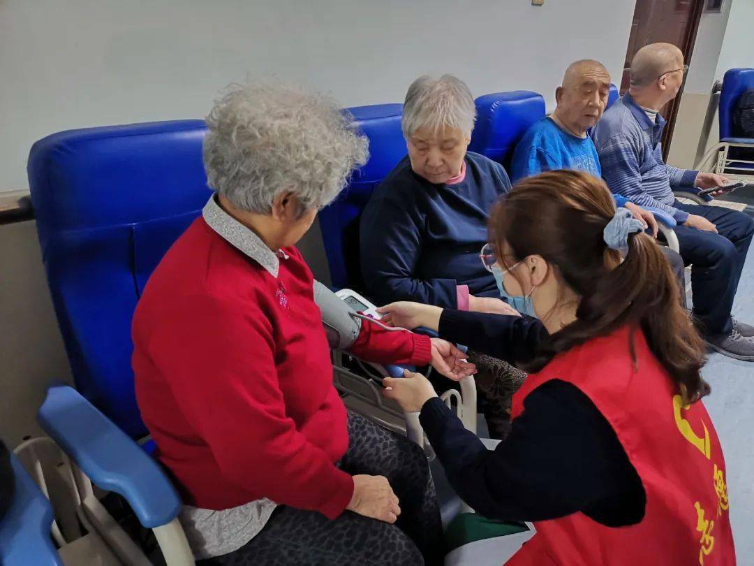宜兴埠镇社区卫生服务中心开展"扶老助老,健康慰问"志愿服务活动