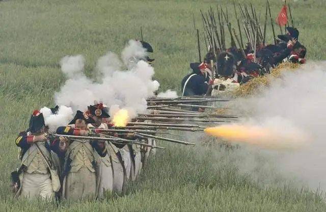 冷兵器,在火绳枪与燧发枪这类的前装滑膛枪时期不存在狙击手这一概念