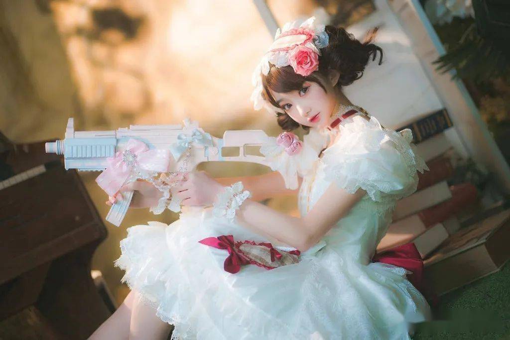 "吃鸡"3位美女在现实里穿"甜蜜誓约",缺少1个细节,打9分