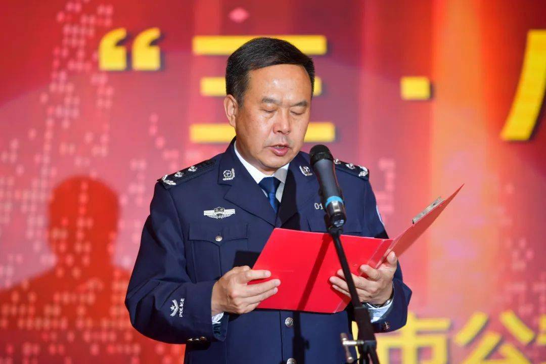 节日快乐守护平安的巾帼卫士和可敬的警嫂们