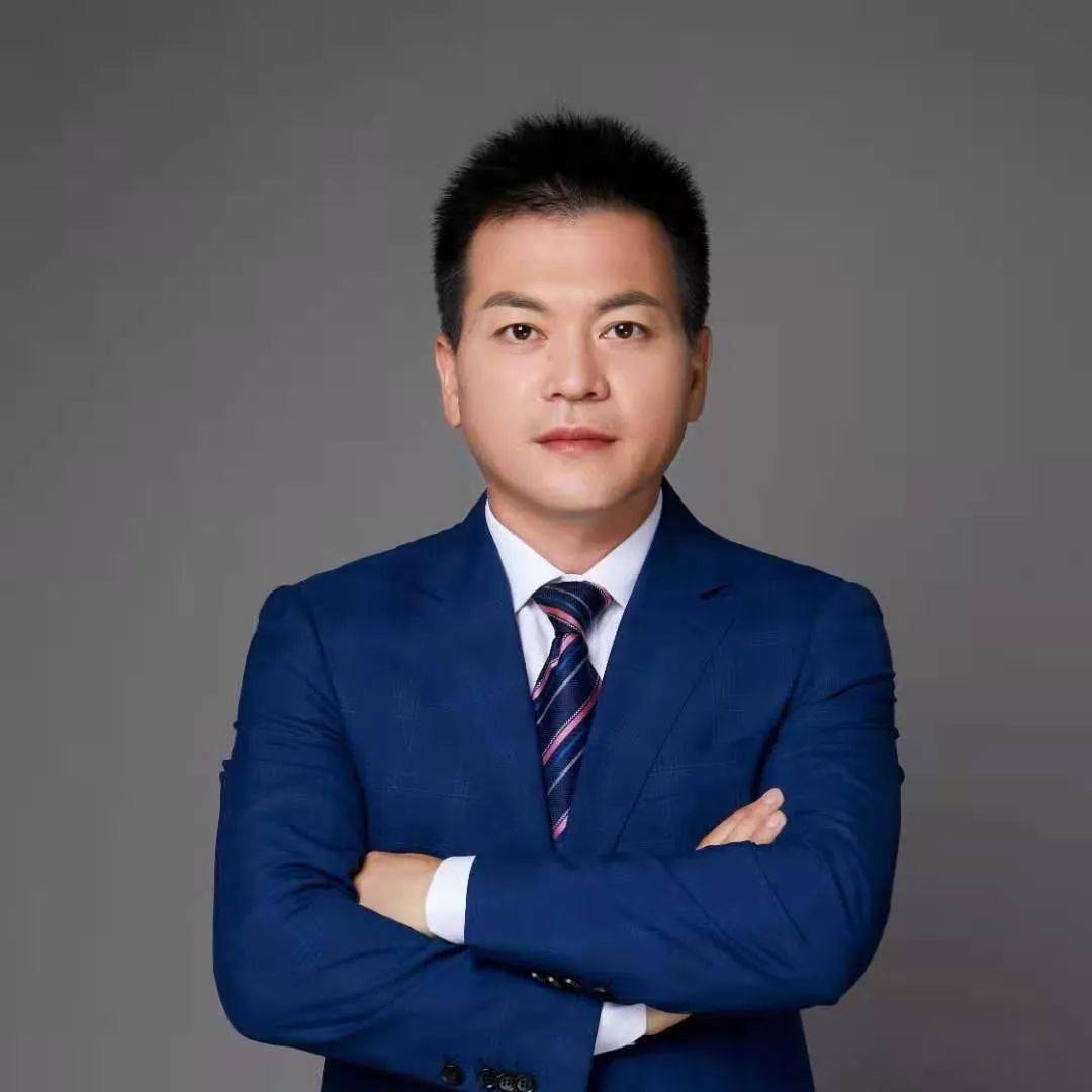 杰出青年律师专业领域:房地产开发,建设工程,商事争议解决等刘海川