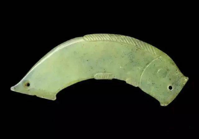 山西曲沃晋侯墓地92号墓出土玉鱼 西周陕西岐山贺家