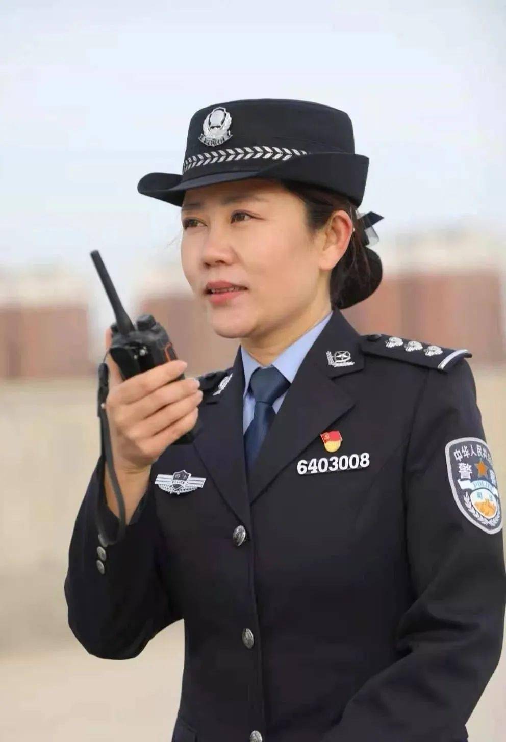 英姿飒爽的警花尽情绽放的年华今天祝你们节日happy