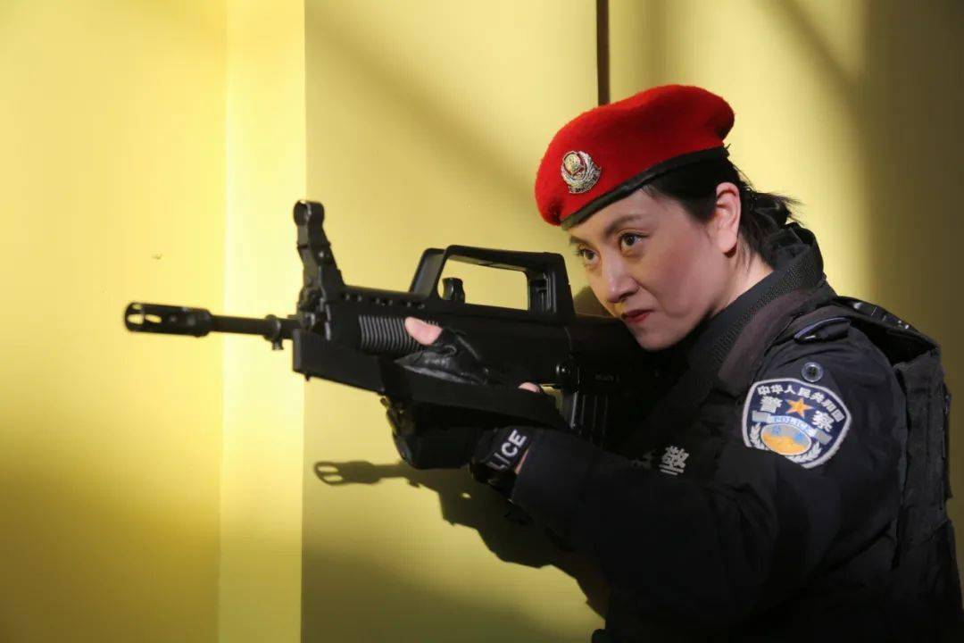 致敬了不起的她战斗天使无所不能冰城公安女特警掠影