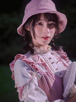 你摸摸我lo裙的料子是做你女朋友的料吗lolita人形师卡点照片摄影lo娘