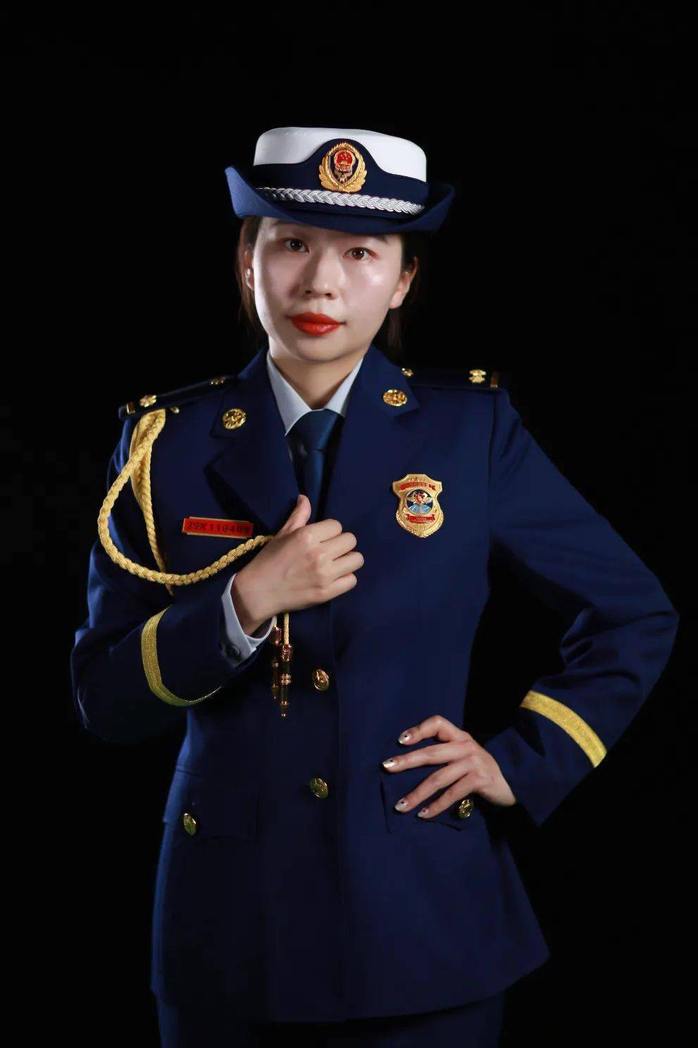 致敬她力量丨你们是映着火焰蓝的最美光景