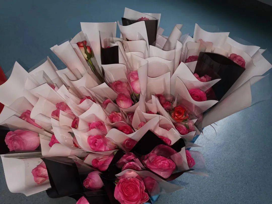 永远不会过时一束花的仪式感小青梅相信给我们身边美丽又自信的女性赠