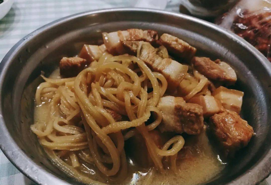 只有在逢年过节的时候,家里才会拿出晒干的葫芦条来炖肉