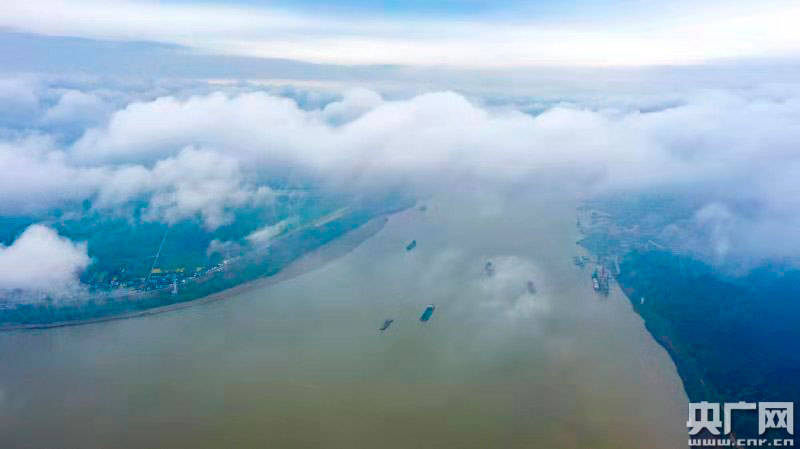 江西湖口烟雨江湖
