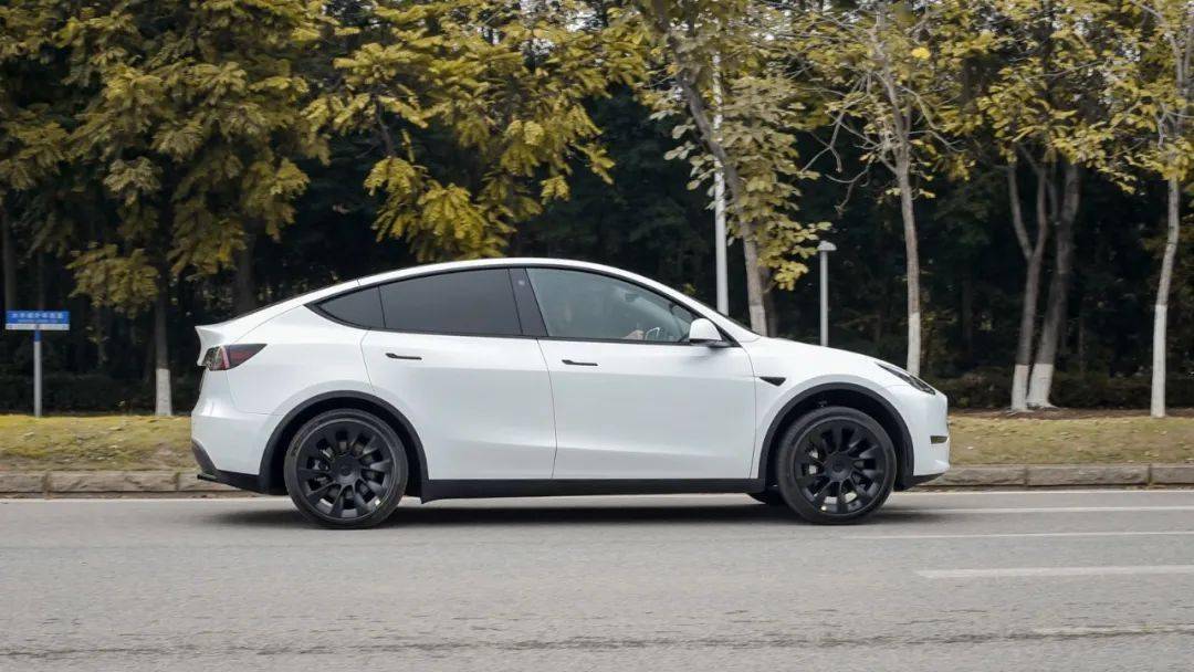 实测5秒破百,刹车仅37米,这台suv 30多万就能买!_model