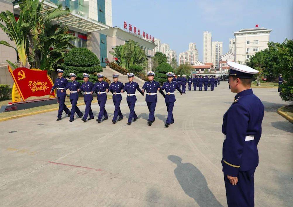 促养成树表率漳州市消防救援支队机关组织开展队列训练