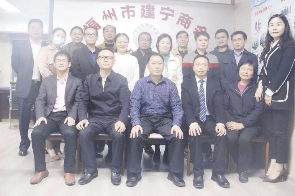 座谈会上,连云进介绍了近年来建宁县医疗卫生事业发展情况,他表示