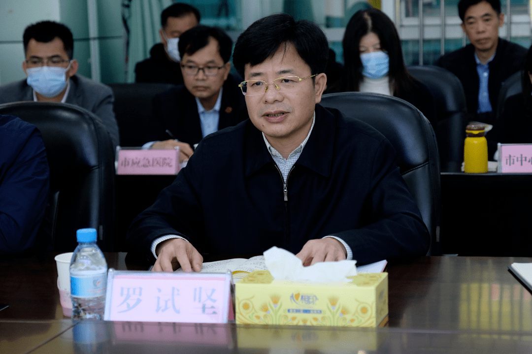 罗试坚常委,部长对廖主任一直以来关心百色卫生健康事业发展以及莅临