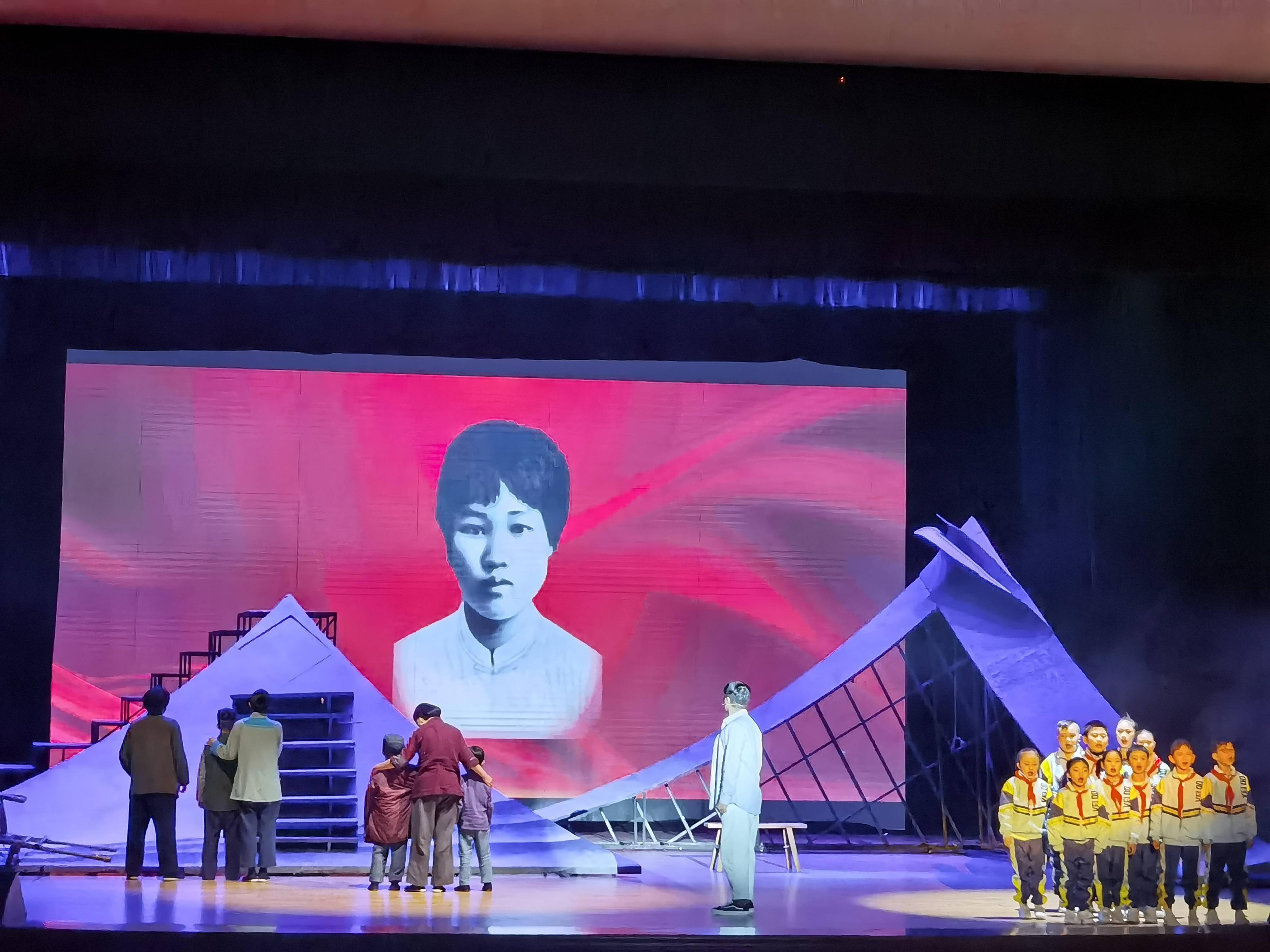 儿童剧《巨人计划之信仰》是长沙县庆祝建党100周年献礼项目,该剧讲述