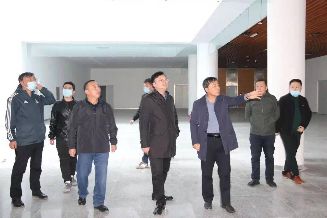 通辽市文化旅游广电局党组书记,局长赵航到通辽市图书馆新馆调研