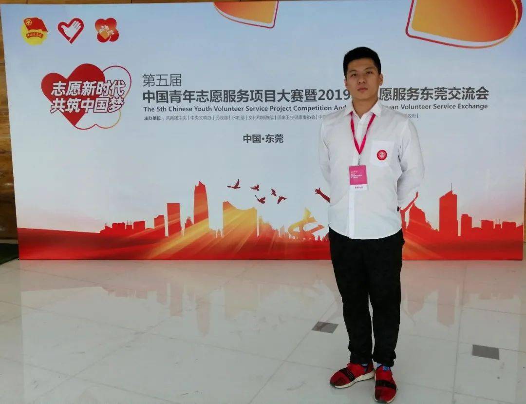 王昊宇温州一八二义工协会志愿者"向上向善"是我作为一名青年团员的