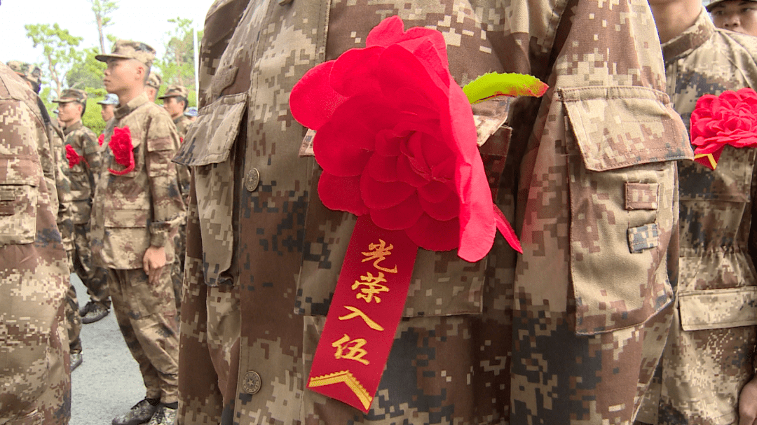 直击送兵现场东方70名热血青年光荣入伍